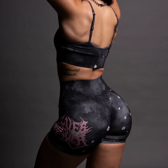 NWT Limited Edition: Darc Sport Cherry Blossom Workout Seamless Shorts - Picture 6 of 10